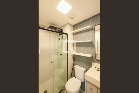 Banheiro de kitnet/studio para alugar com 1 quarto, 26m² em Pinheiros, São Paulo