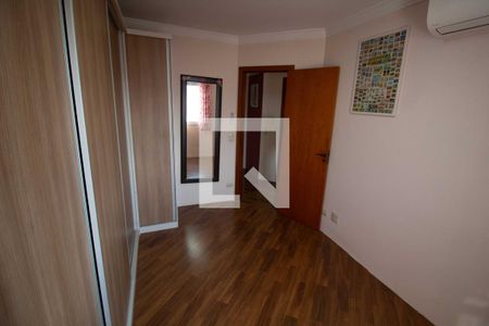 Casa de condomínio à venda com 190m², 4 quartos e 3 vagasQuarto 2