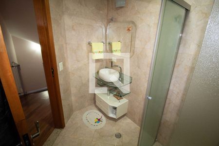 Casa de condomínio à venda com 190m², 4 quartos e 3 vagasBanheiro 3