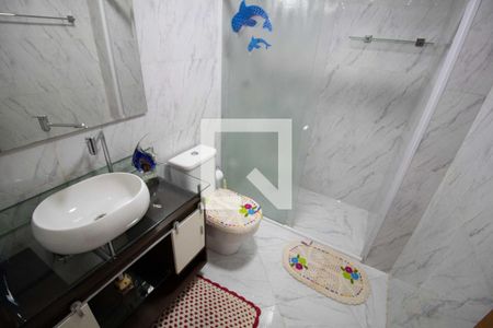 Casa de condomínio à venda com 190m², 4 quartos e 3 vagasBanheiro 2