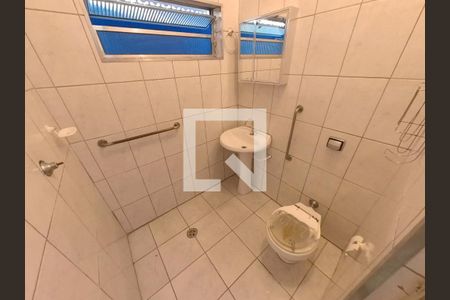 Banheiro 1 - Foto 2 de casa à venda com 4 quartos, 152m² em Vila Zat, São Paulo