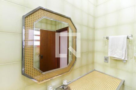 Casa à venda com 638m², 5 quartos e 5 vagasBanheiro da Suíte 2