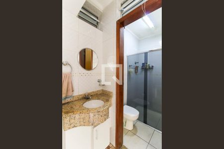 Casa à venda com 638m², 5 quartos e 5 vagasBanheiro Serviço