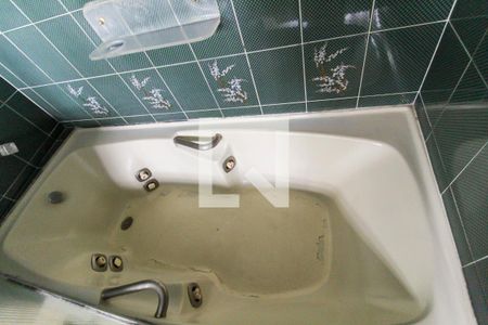 Casa à venda com 638m², 5 quartos e 5 vagasBanheiro da Suíte 4