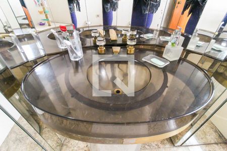 Casa à venda com 638m², 5 quartos e 5 vagasBanheiro da Suíte 3