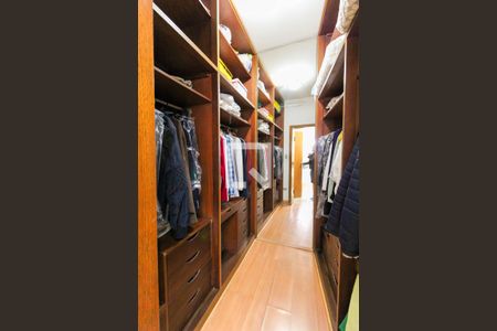 Casa à venda com 638m², 5 quartos e 5 vagasCloset da Suíte 5