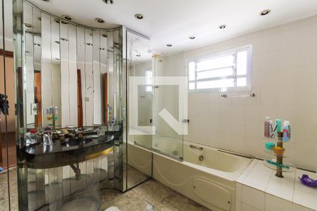 Casa à venda com 638m², 5 quartos e 5 vagasBanheiro da Suíte 3