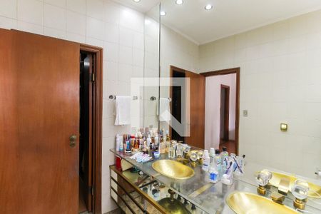 Casa à venda com 638m², 5 quartos e 5 vagasBanheiro da Suíte 5