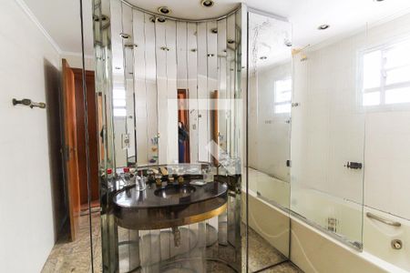 Casa à venda com 638m², 5 quartos e 5 vagasBanheiro da Suíte 3