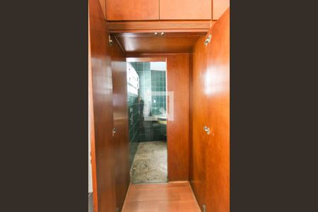 Casa à venda com 638m², 5 quartos e 5 vagasSuíte 4