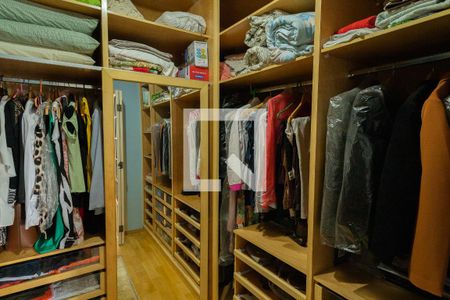 Casa à venda com 430m², 3 quartos e 4 vagasCloset - Suíte 3