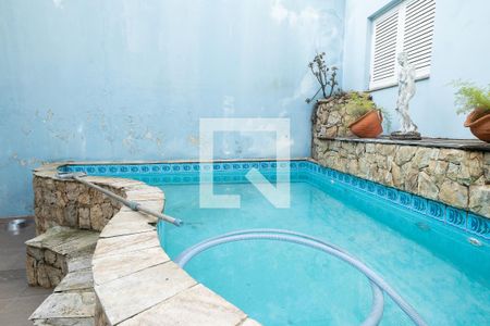 Casa à venda com 430m², 3 quartos e 4 vagasÁrea - Piscina