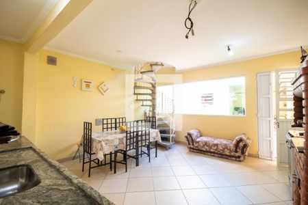 Casa à venda com 266m², 3 quartos e 2 vagas Casa à venda com 266m², 3 quartos e 2 vagasVaranda