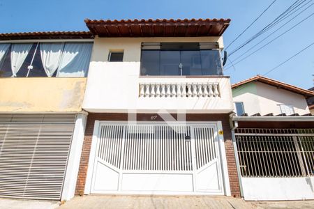 Casa à venda com 266m², 3 quartos e 2 vagas Casa à venda com 266m², 3 quartos e 2 vagasFachada