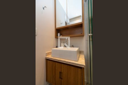 Apartamento à venda com 66m², 2 quartos e 2 vagasBanheiro da Suíte