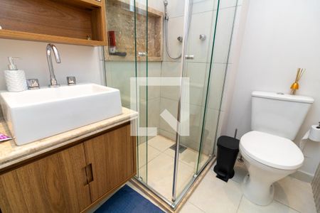 Apartamento à venda com 66m², 2 quartos e 2 vagasBanheiro da Suíte