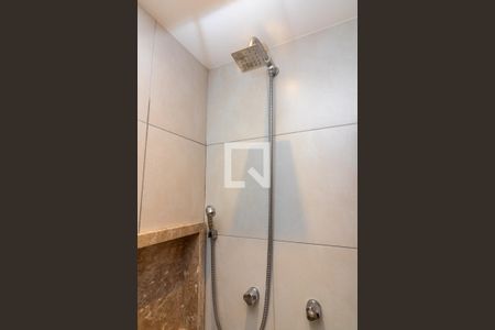 Apartamento à venda com 66m², 2 quartos e 2 vagasBanheiro da Suíte