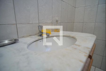 Casa à venda com 259m², 5 quartos e 4 vagasDetalhe do banheiro