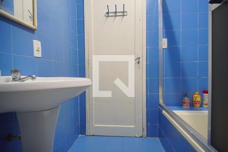 Casa à venda com 259m², 5 quartos e 4 vagasBanheiro 2