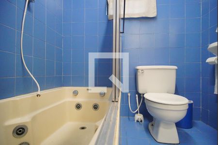 Casa à venda com 259m², 5 quartos e 4 vagasBanheiro 2