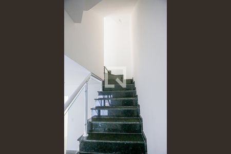 Escada de casa à venda com 2 quartos, 132m² em Vila América, Santo André