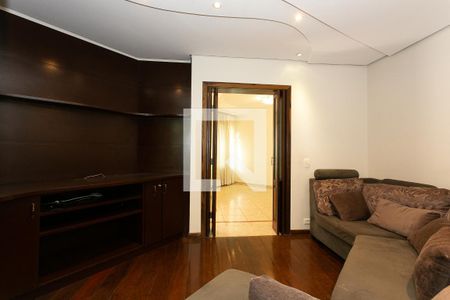 Sala de TV de casa à venda com 4 quartos, 400m² em Cidade Mãe do Céu, São Paulo