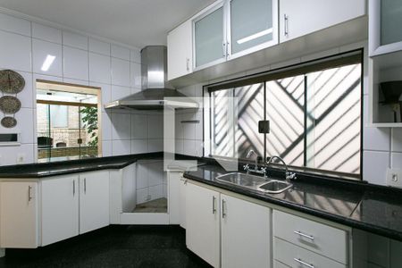 Casa à venda com 400m², 4 quartos e 7 vagasCozinha