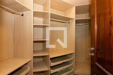 Casa à venda com 400m², 4 quartos e 7 vagasCloset do Suíte 1