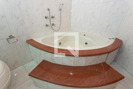 Casa à venda com 400m², 4 quartos e 7 vagasBanheiro do Suíte 1 - Banheira