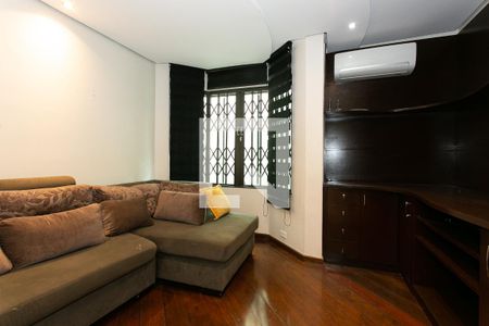 Sala de TV de casa à venda com 4 quartos, 400m² em Cidade Mãe do Céu, São Paulo