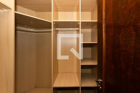 Casa à venda com 400m², 4 quartos e 7 vagasCloset da Suíte 2