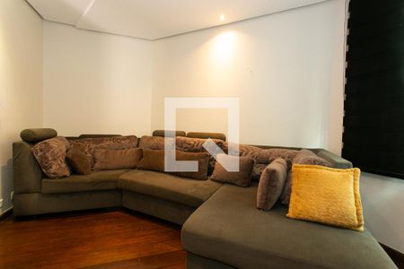 Sala de TV de casa à venda com 4 quartos, 400m² em Cidade Mãe do Céu, São Paulo