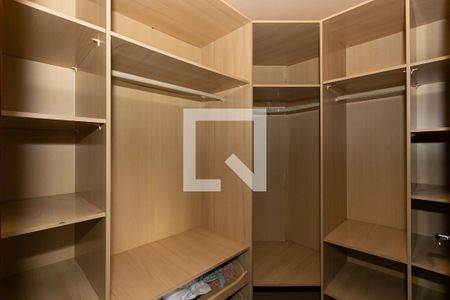 Casa à venda com 400m², 4 quartos e 7 vagasCloset da Suíte 2