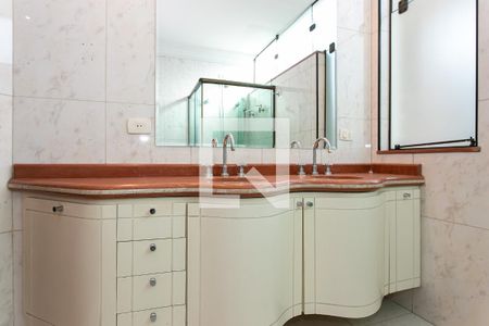 Casa à venda com 400m², 4 quartos e 7 vagasBanheiro do Suíte 1