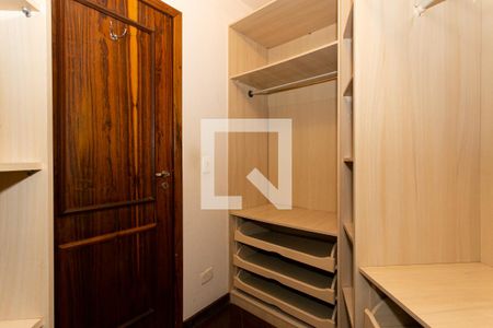 Casa à venda com 400m², 4 quartos e 7 vagasCloset do Suíte 1