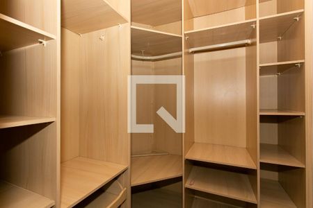 Casa à venda com 400m², 4 quartos e 7 vagasCloset da Suíte 3