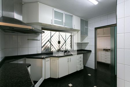 Casa à venda com 400m², 4 quartos e 7 vagasCozinha