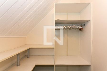 Casa à venda com 400m², 4 quartos e 7 vagasCloset da Suíte 4