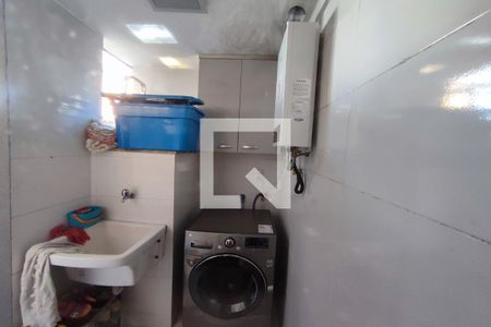 Casa de condomínio à venda com 132m², 3 quartos e 1 vagaÁrea de Serviço