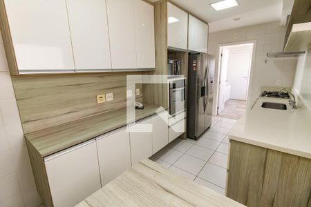 Apartamento para alugar com 191m², 3 quartos e 3 vagasCozinha - Armários