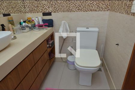 Apartamento à venda com 370m², 4 quartos e 3 vagasBanheiro da Suíte 1