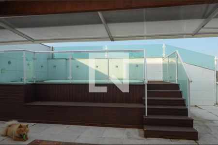 Apartamento à venda com 370m², 4 quartos e 3 vagasÁrea comum - Piscina