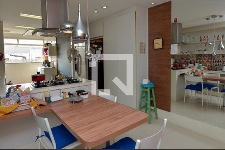 Apartamento à venda com 370m², 4 quartos e 3 vagasCozinha