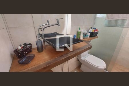 Casa à venda com 250m², 3 quartos e 5 vagas Casa à venda com 250m², 3 quartos e 5 vagasBanheiro Quarto 1