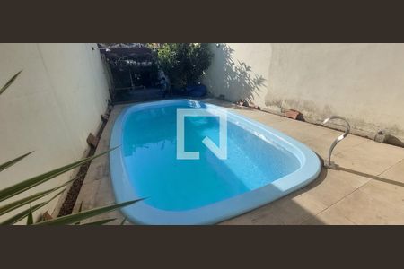 Casa à venda com 250m², 3 quartos e 5 vagas Casa à venda com 250m², 3 quartos e 5 vagasPiscina