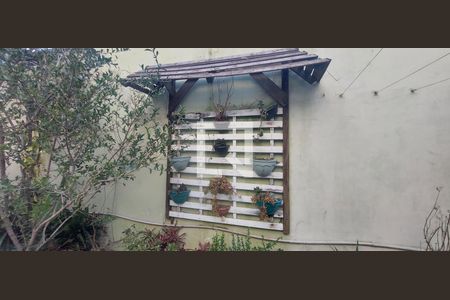 Casa à venda com 250m², 3 quartos e 5 vagas Casa à venda com 250m², 3 quartos e 5 vagasQuintal - Jardim