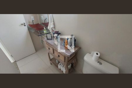 Casa à venda com 250m², 3 quartos e 5 vagas Casa à venda com 250m², 3 quartos e 5 vagasLavabo