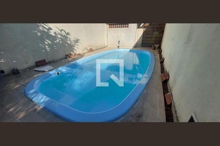 Casa à venda com 250m², 3 quartos e 5 vagas Casa à venda com 250m², 3 quartos e 5 vagasPiscina