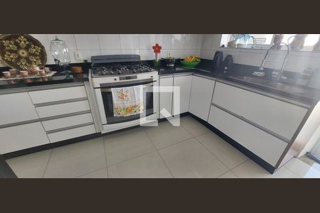 Casa à venda com 250m², 3 quartos e 5 vagas Casa à venda com 250m², 3 quartos e 5 vagasCozinha