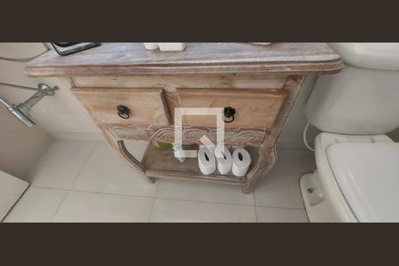 Casa à venda com 250m², 3 quartos e 5 vagas Casa à venda com 250m², 3 quartos e 5 vagasLavabo